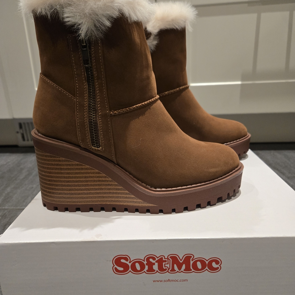 SoftMoc Women's Tan Wedge Ankle Boots